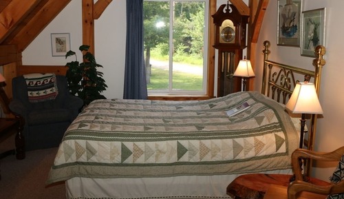 Superior Suite, 1 Queen Bed, Fireplace, Lake View (Pine Studio)