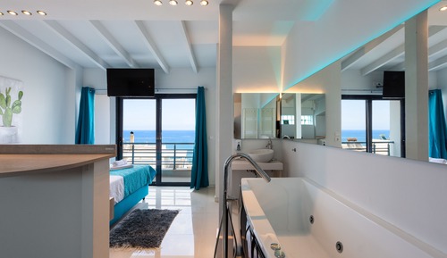 Luxury Studio Suite (VIP)