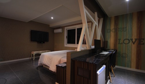 Superior Room (Base Occupancy is 2 pax, Extra Person Fee 10,000 KRW)