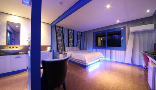 Standard Room (Base Occupancy is 2 pax, Extra Person Fee 10,000 KRW)