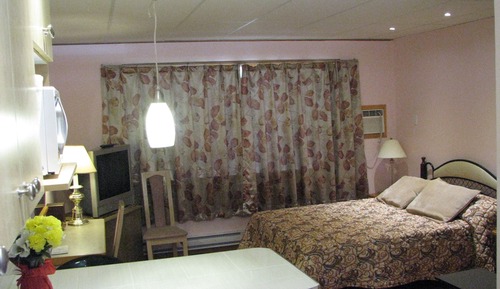 Standard Room, 1 Queen Bed, Kitchenette
