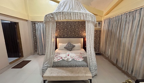 Deluxe Cottage, Pool View