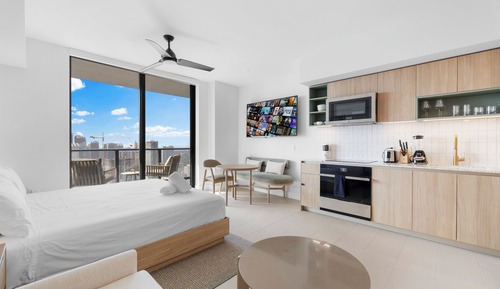Luxury Studio Suite, 1 King Bed, City View