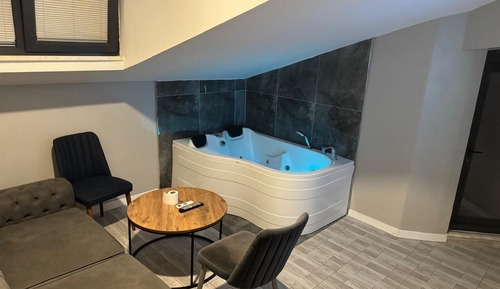 Deluxe Studio Suite, City View