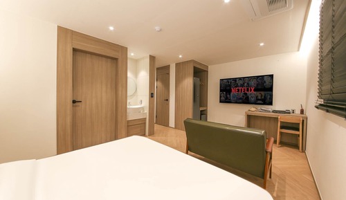 D. Premier King - Free Breakfast for Two - No Breakfast on Monday Morning