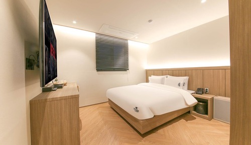 B. Standard King - Free Breakfast for Two - No Breakfast on Monday Morning