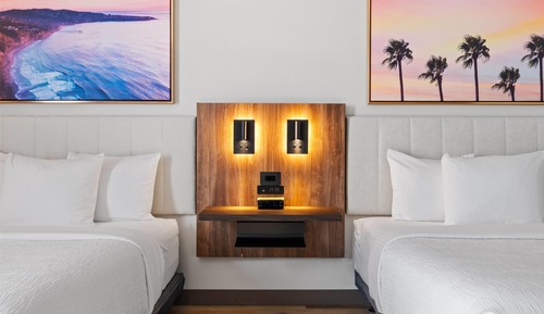 Deluxe Room, 2 Queen Beds, Non Smoking (Bathtub)