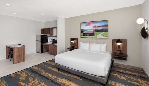 Suite, 1 King Bed, Mobility Accessible, Kitchenette