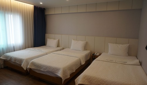 Deluxe Triple Room, City View