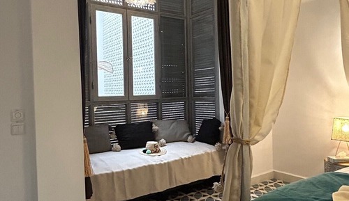 Deluxe Double Room, 1 King Bed, Non Smoking, Private Bathroom