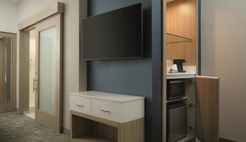 Suite, 2 Queen Beds, Non Smoking (Mobility Accessible, Tub)