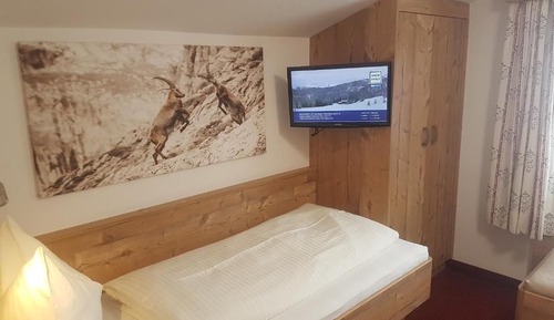 Familienzimmer mit zwei getrennte Schlafräume,Balkon und Bergblick