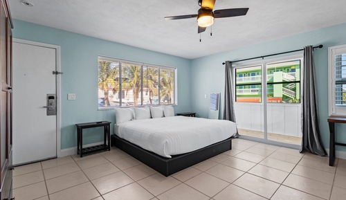 Room, 1 King Bed, Balcony, Beach View (#1 - Partial Ocean View, King Bed)