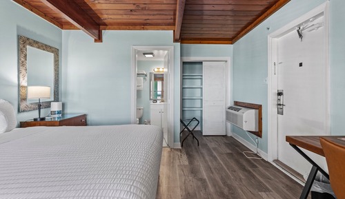 Room, 1 King Bed, Balcony, Ocean View (Oceanfront Inn Room #8 )