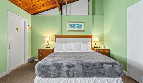 Room, 1 King Bed, Balcony, Garden View (Oceanfront Inn Room #10)