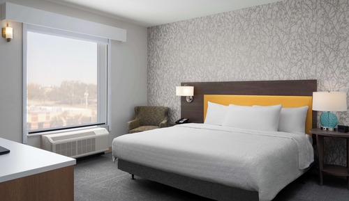 Suite, 1 King Bed, Accessible (Roll-In Shower)