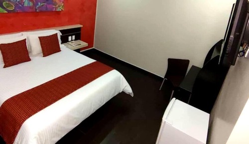 Deluxe Room, 1 Queen Bed, Non Smoking, Ensuite