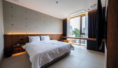 Walk-in Deal, Deluxe