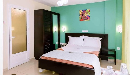 Room, City View