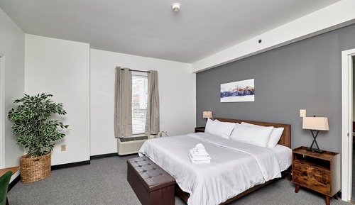 Executive Suite, Multiple Beds, Non Smoking, Private Bathroom