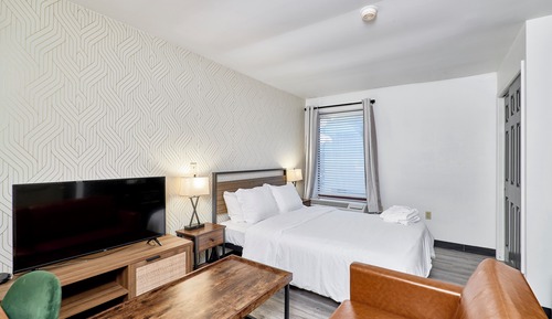 Deluxe Triple Room, 1 Queen Bed with Sofa bed, Non Smoking, Private Bathroom