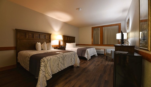 Upper-Level, 2 Queens 202-207