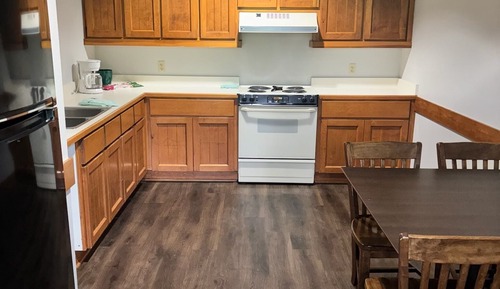 Upper-Level, 2 Queens Suite 208