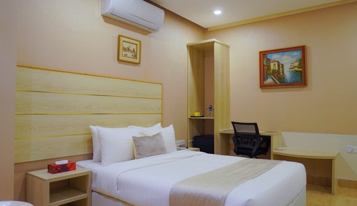 Deluxe Double Room Single Use, City View