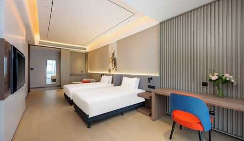 Standard Room, 2 Double Beds (High Floor)