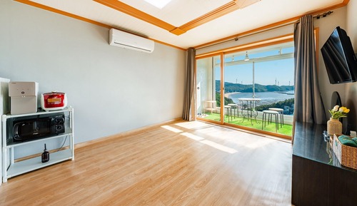 Basic Room, 1 Bedroom (Room 302)