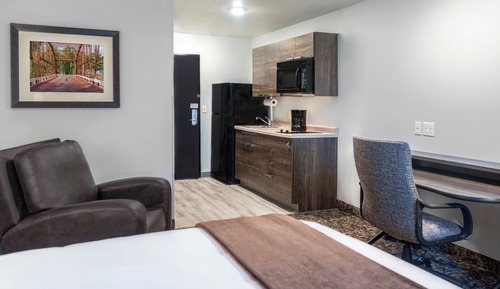 Room, 1 King Bed (Recliner)