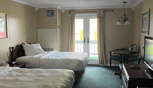 Basic Room, 2 Double Beds, Lake View