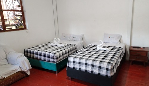 Basic Room, 3 Bedrooms, Courtyard View