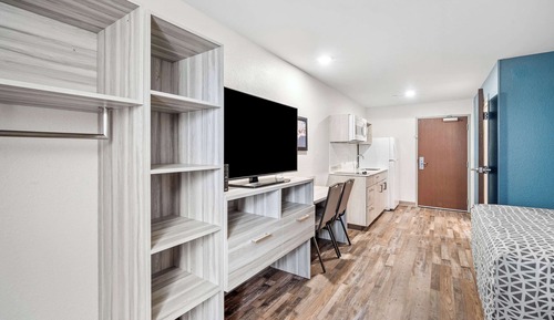 Queen Suite with Sofa