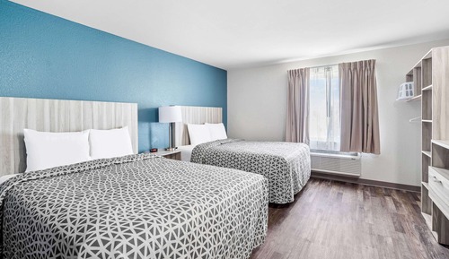 Queen Suite Two Queen Beds w/ Dishwasher (Dishes/Cookware Included)