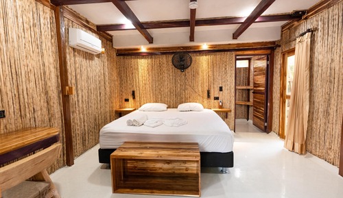 Luxury Double Room, 1 Queen Bed, Air conditioning, Partial Ocean View