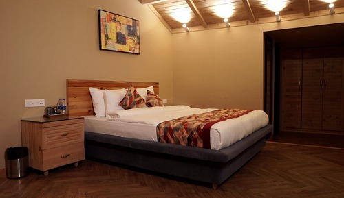 Room, 3 Bedrooms, Balcony, Valley View