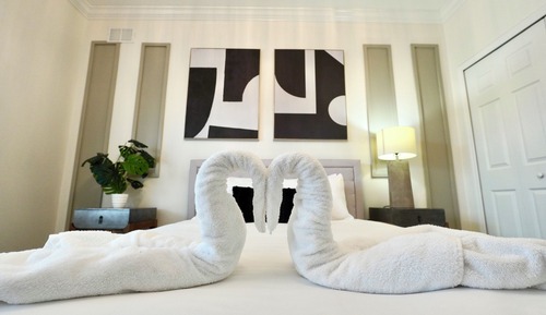 SoLE *Riverview*-Suite #3 2 minute walk to beach