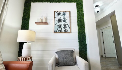 SoLE "Courtyard*-Suite #1 2 minute walk to beach
