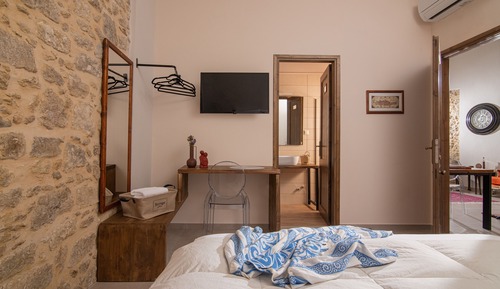 Studio with City View - AVRA