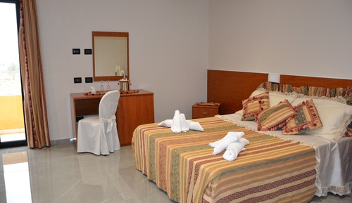 Classic Double Room, Ensuite, Courtyard View