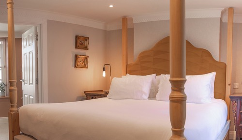 Deluxe King Room (The Duke)