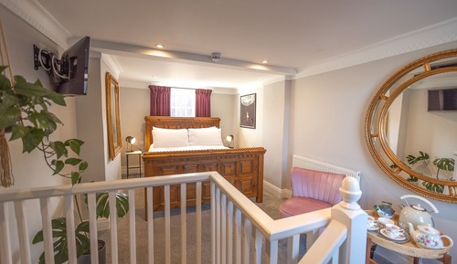 Deluxe Suite (The Queen)