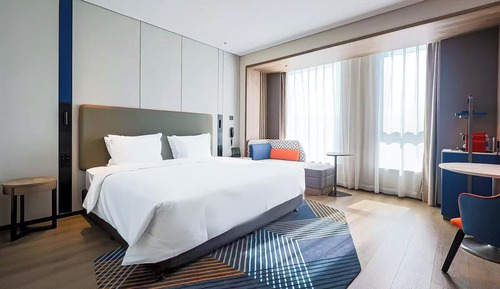 Standard Room, 1 King Bed (Extra Floor Space)