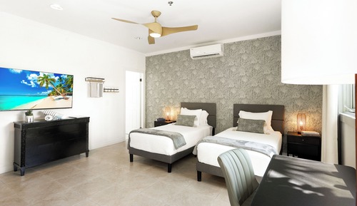 Room, 2 Twin Beds, Corner