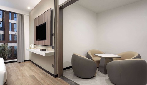 Executive Suite, 1 King Bed, Non Smoking