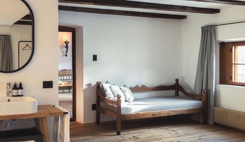 Junior Suite, 1 Queen Bed with Sofa bed, Non Smoking