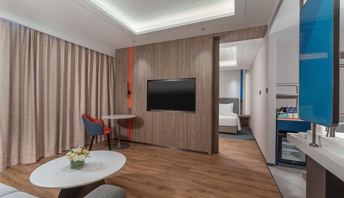 1 King Bed 1 Bdrm Suite Balcony