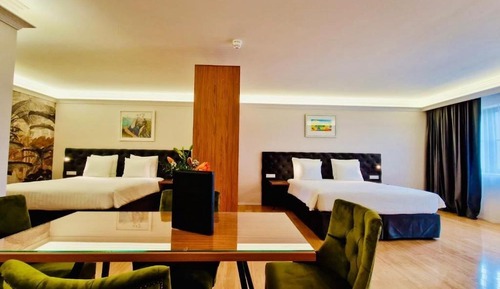 Grand Deluxe Room