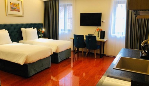 Frenchy Room